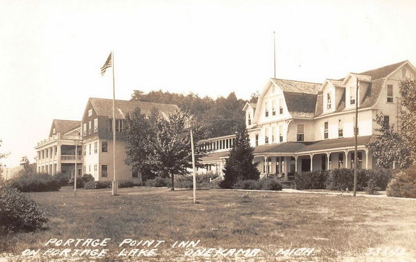 Portage Point Resort (Portage Point Inn) - Vintage Postcard